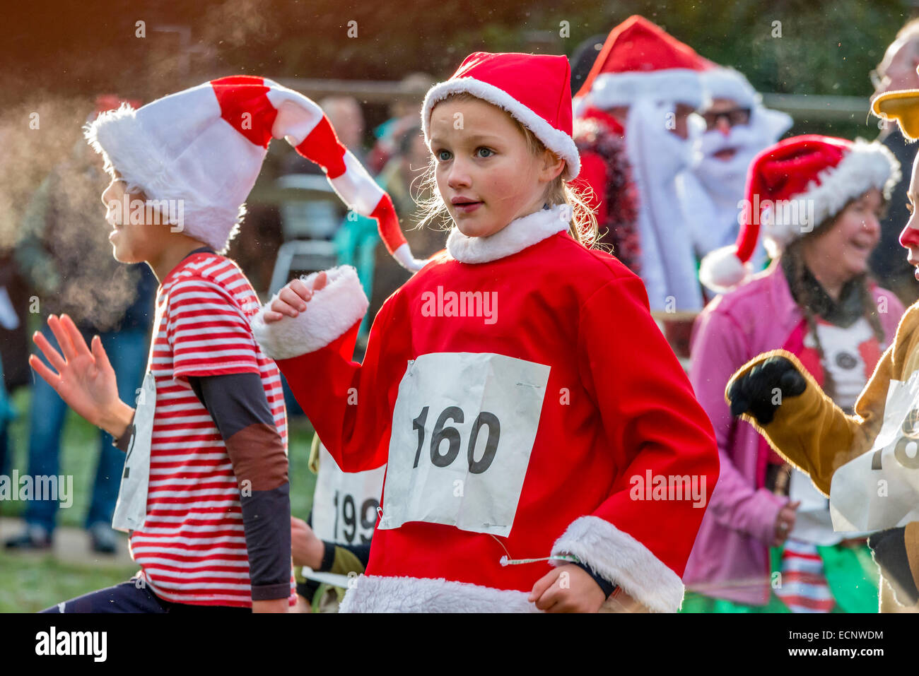 Christmas Santa Fun Run. Alexandra Park. Hastings. East Sussex. Regno Unito Foto Stock