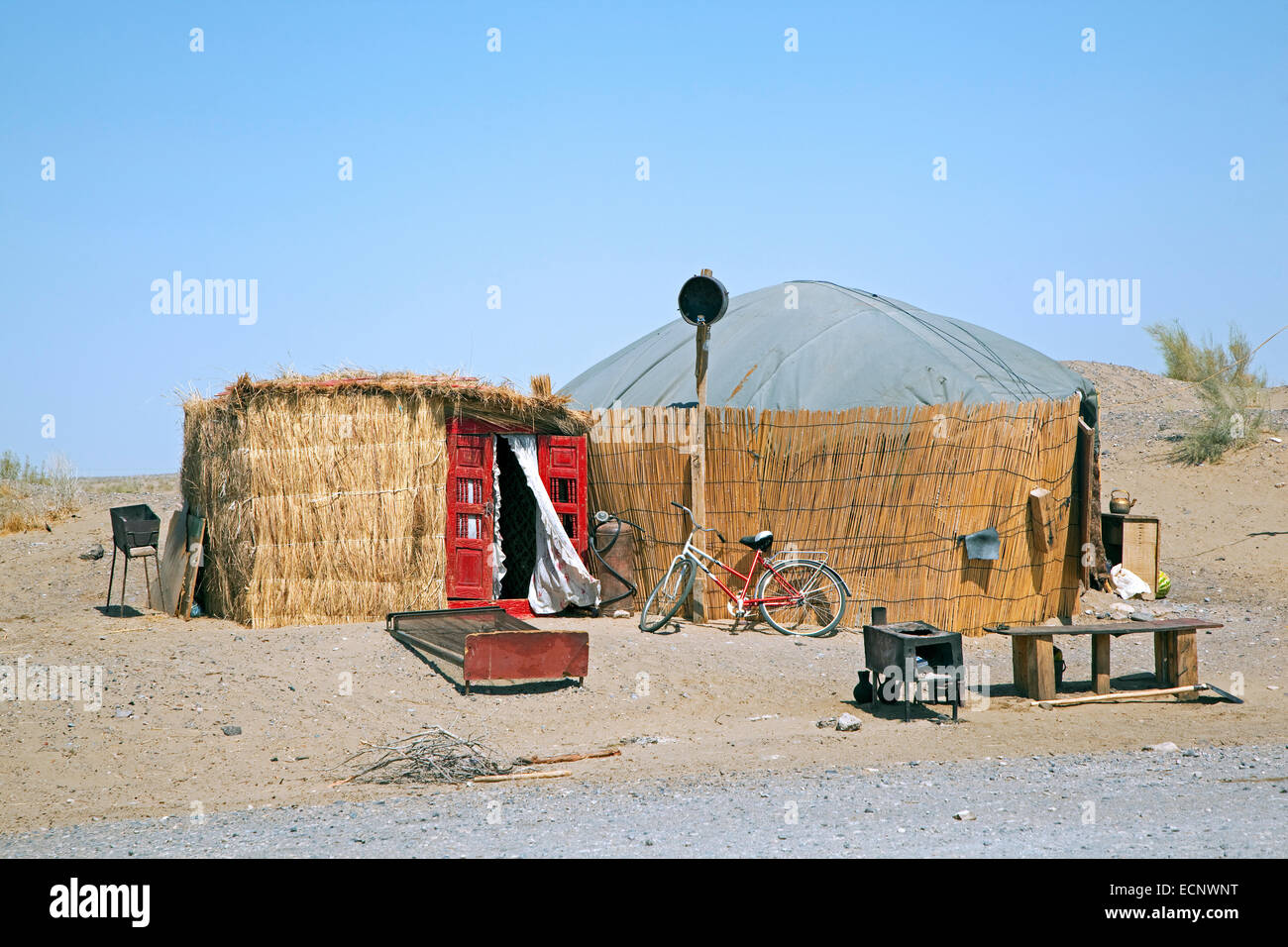 Yurta turkmena, portatile, piegate struttura abitazione tradizionalmente utilizzato dai nomadi del deserto del Karakum, Turkmenistan Foto Stock