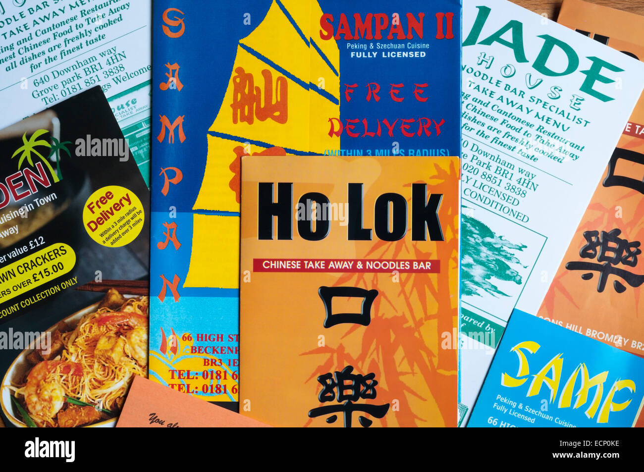 Una selezione di posta indesiderata opuscoli consegnati da porta a porta dal cinese take away ristoranti. Foto Stock