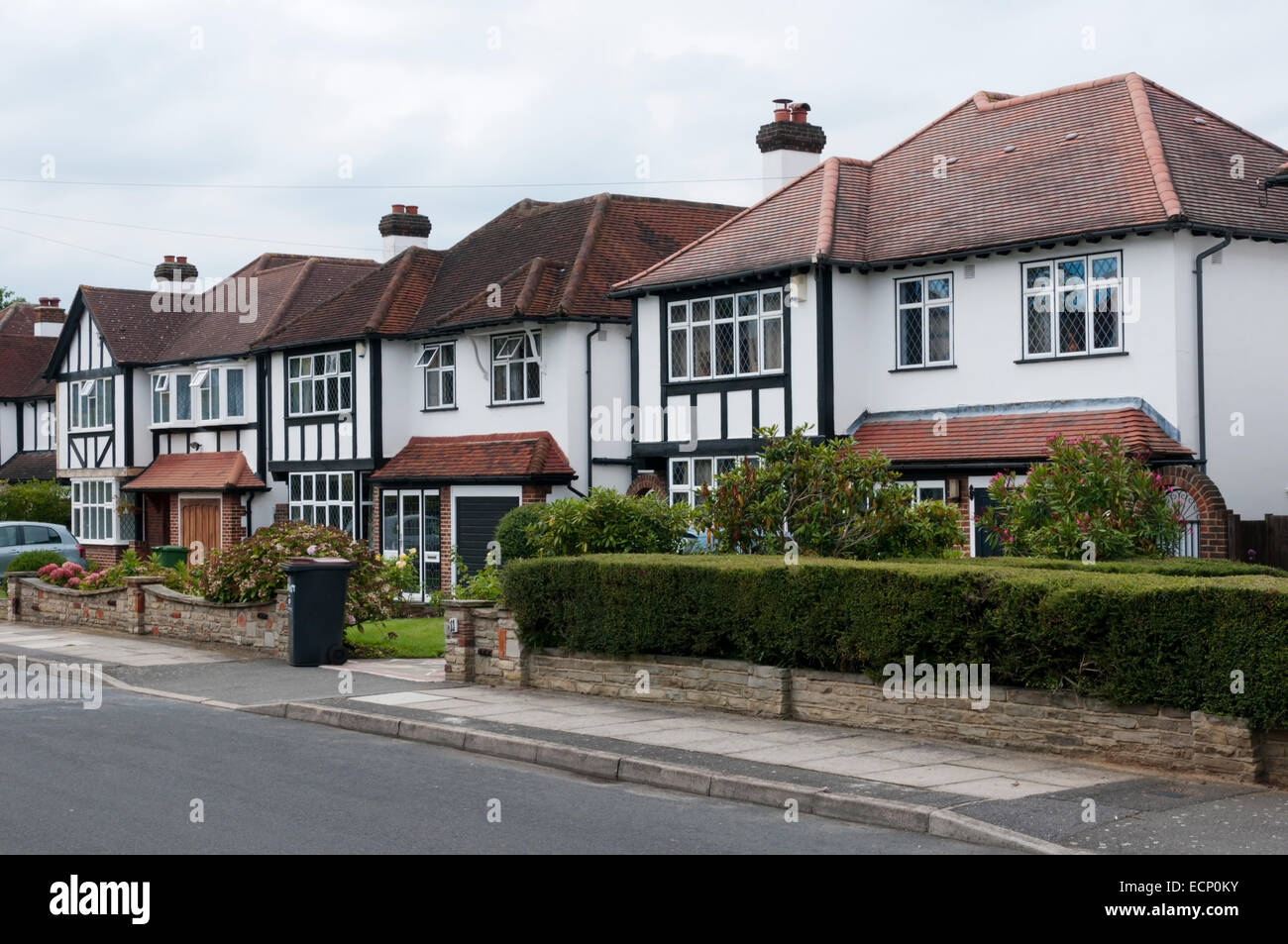 Case suburbane in modo Hengist, Bromley, nel sud di Londra. Foto Stock