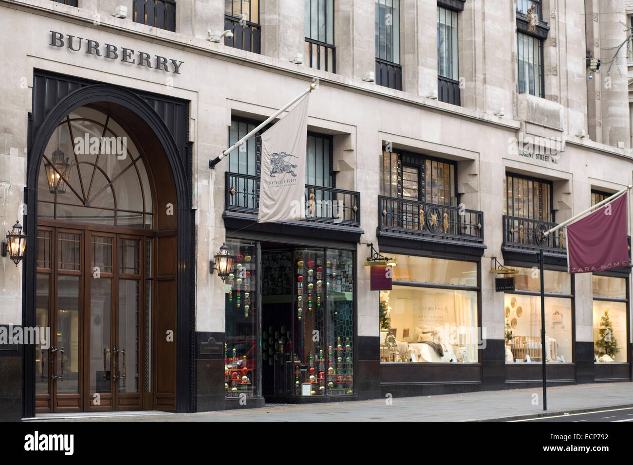 Facciata anteriore al Burberry Store in London Inghilterra England Foto Stock