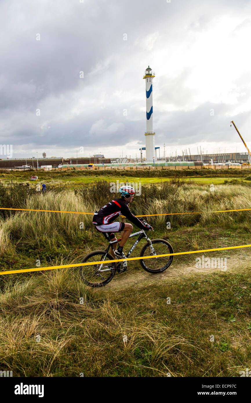Belga di costa del Mare del Nord, mountain bike race nelle dune a Fort Napoleon, Ostenda, Foto Stock