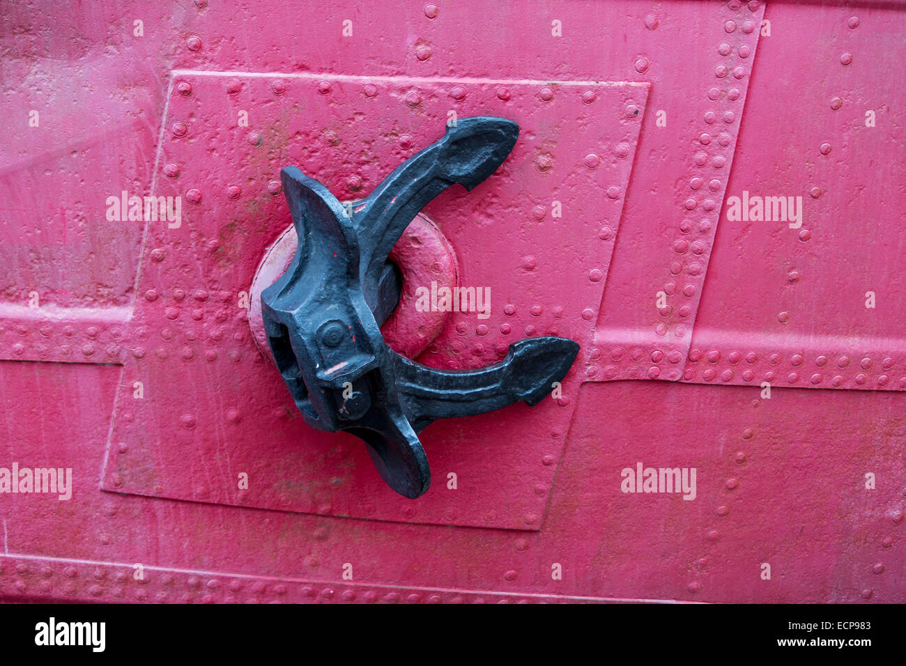 Ampio ancoraggio del mare su una nave scafo in acciaio, rivettato, Foto Stock