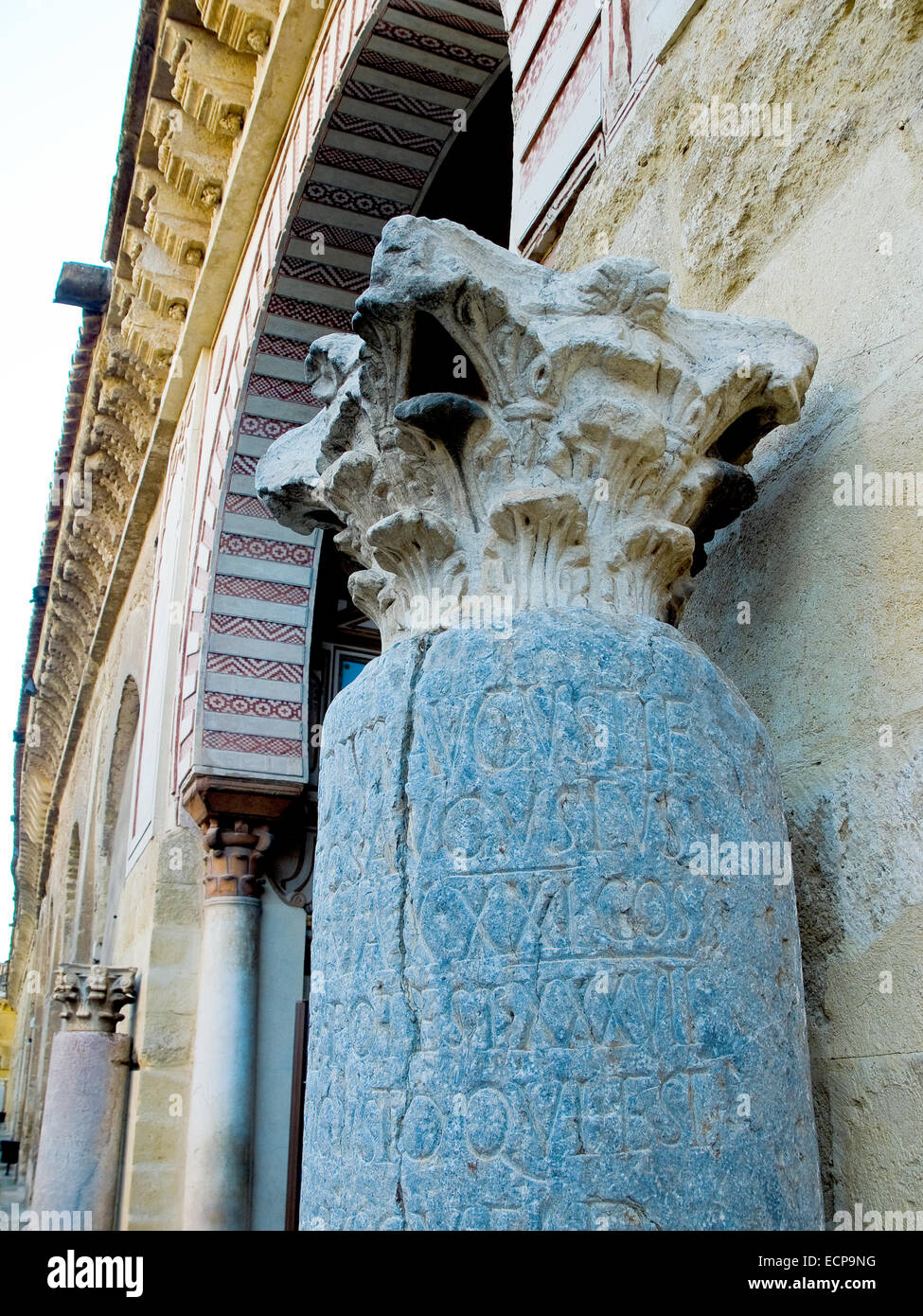 Patio de los Naranjos (ingresso principale, porta dettaglio) della cattedrale moschea, Mezquita de Cordoba. Andalusia, Spagna. Foto Stock