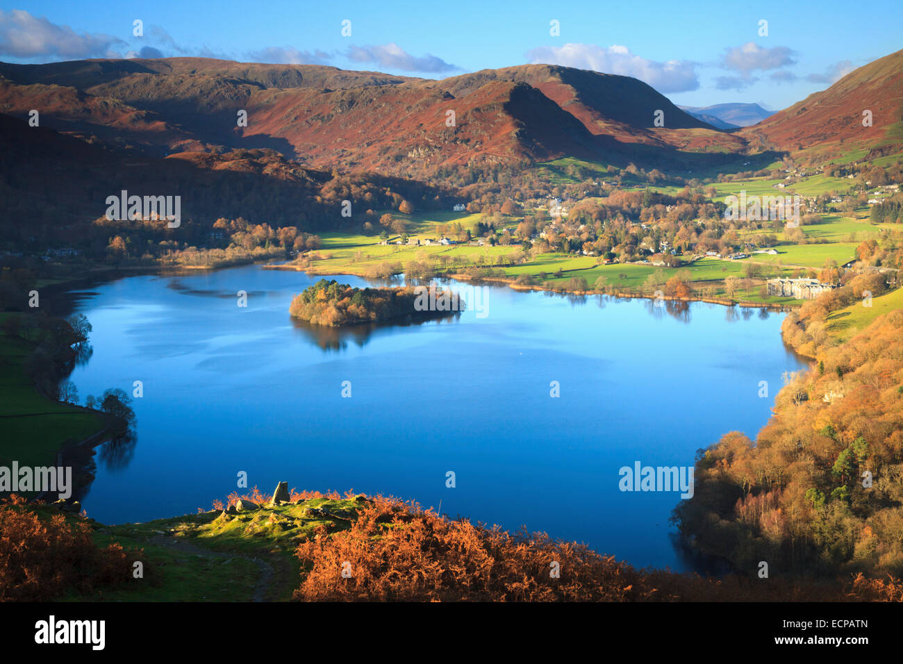 Grassmere nel Parco nazionale del Lake District catturate da Loughrigg cadde. Foto Stock