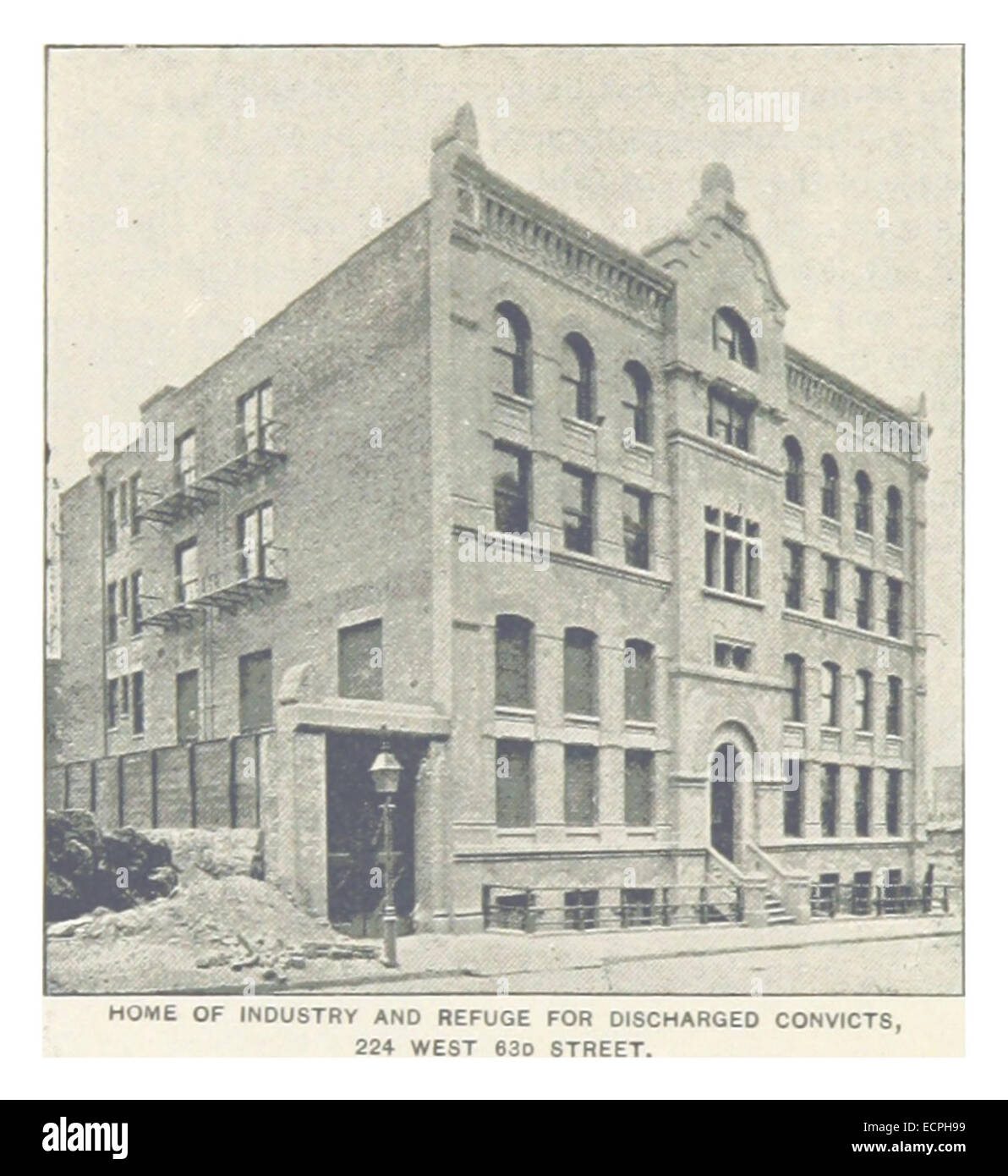 Questa illustrazione del 1893 mostra la casa dell'industria e del rifugio per i contenitori dimessi, situata al 224 West 63rd Street, New York. Si trattava di un'iniziativa sociale volta a riabilitare gli ex detenuti attraverso il lavoro e il riparo. Foto Stock