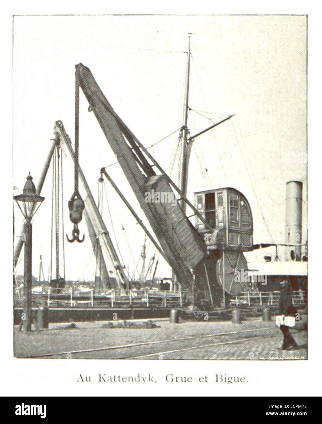 Questa illustrazione mostra una gru e un ampio fascio ad Au Kattendyk, una località nota per le sue attività marittime. L'immagine rappresenta probabilmente le attrezzature industriali utilizzate nel settore del sollevamento pesante e delle costruzioni nel XIX secolo. Foto Stock
