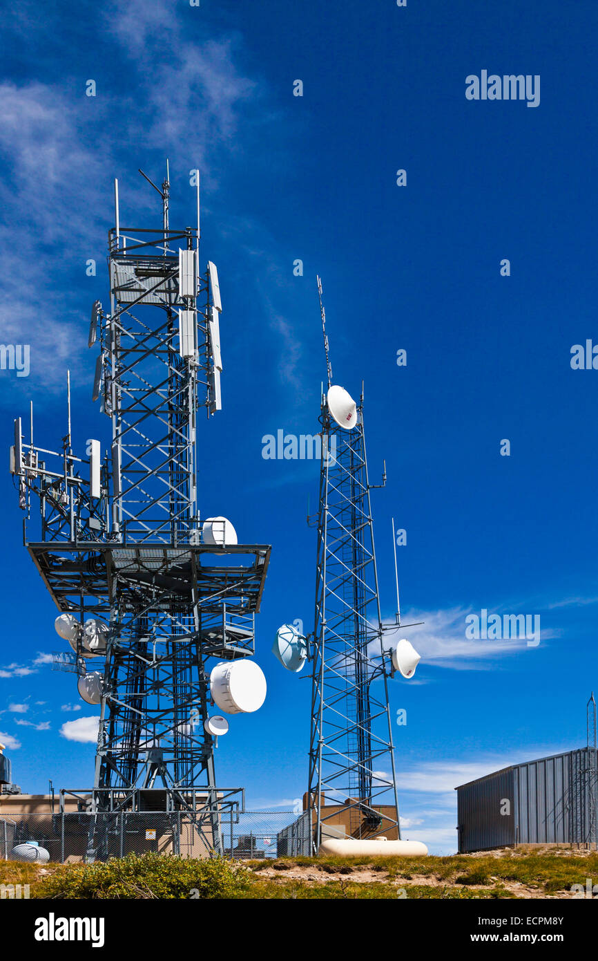 Una trasmissione wireless da torre a lobo punto sulla Divisione Continentale - Colorado Rockies Foto Stock