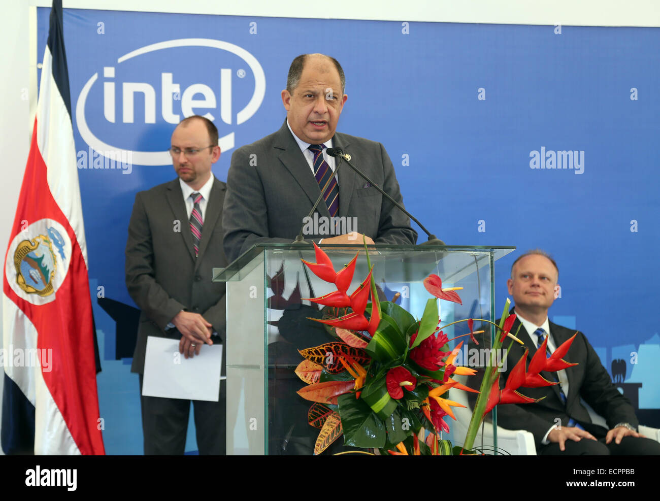 San Jose, Costa Rica. Xvii Dec, 2014. Costa Rican Presidente Luis Guillermo Solis risolve l inaugurazione del Mega Laboratorio di Intel, in Bareal de Heredia, 15 chilometri da San Jose, la capitale della Costa Rica, a Dic. 17, 2014. Il Mega Laboratorio di Intel Corporation consolida il centro di ricerca e sviluppo in un unico posto. Credito: Kent Gilbert/Xinhua/Alamy Live News Foto Stock