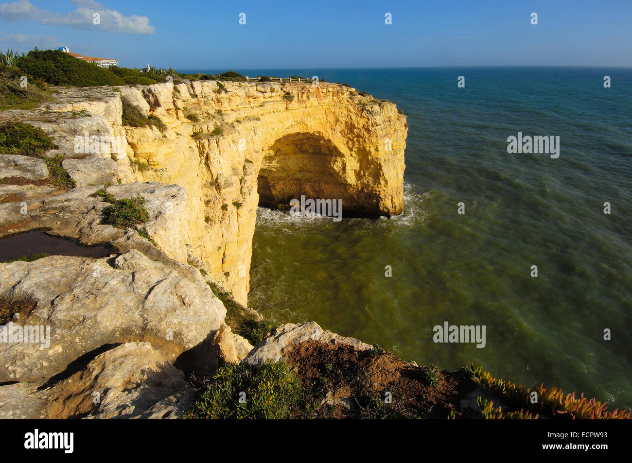 Scogliere a Praia Do Carvalho, Carvalho Beach, Carvoeiro, lagoa, algarve, portogallo, Europa Foto Stock