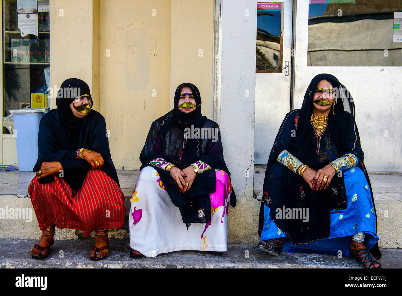 Tradizionalmente locale vestito donna, Musandam, Oman Foto Stock