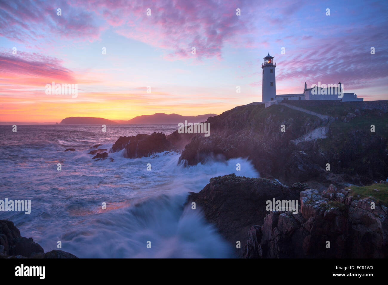 Tramonto su Fanad Head Lighthouse, Fanad Head, County Donegal, Irlanda. Foto Stock