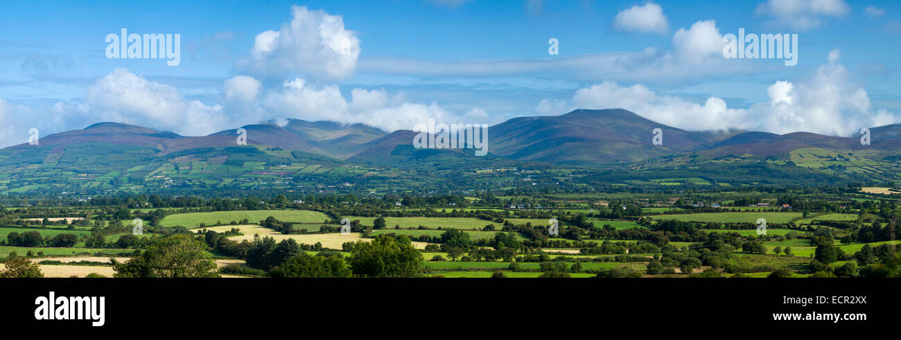 Panorama delle montagne Galtee dal sud della contea di Tipperary, Irlanda. Foto Stock
