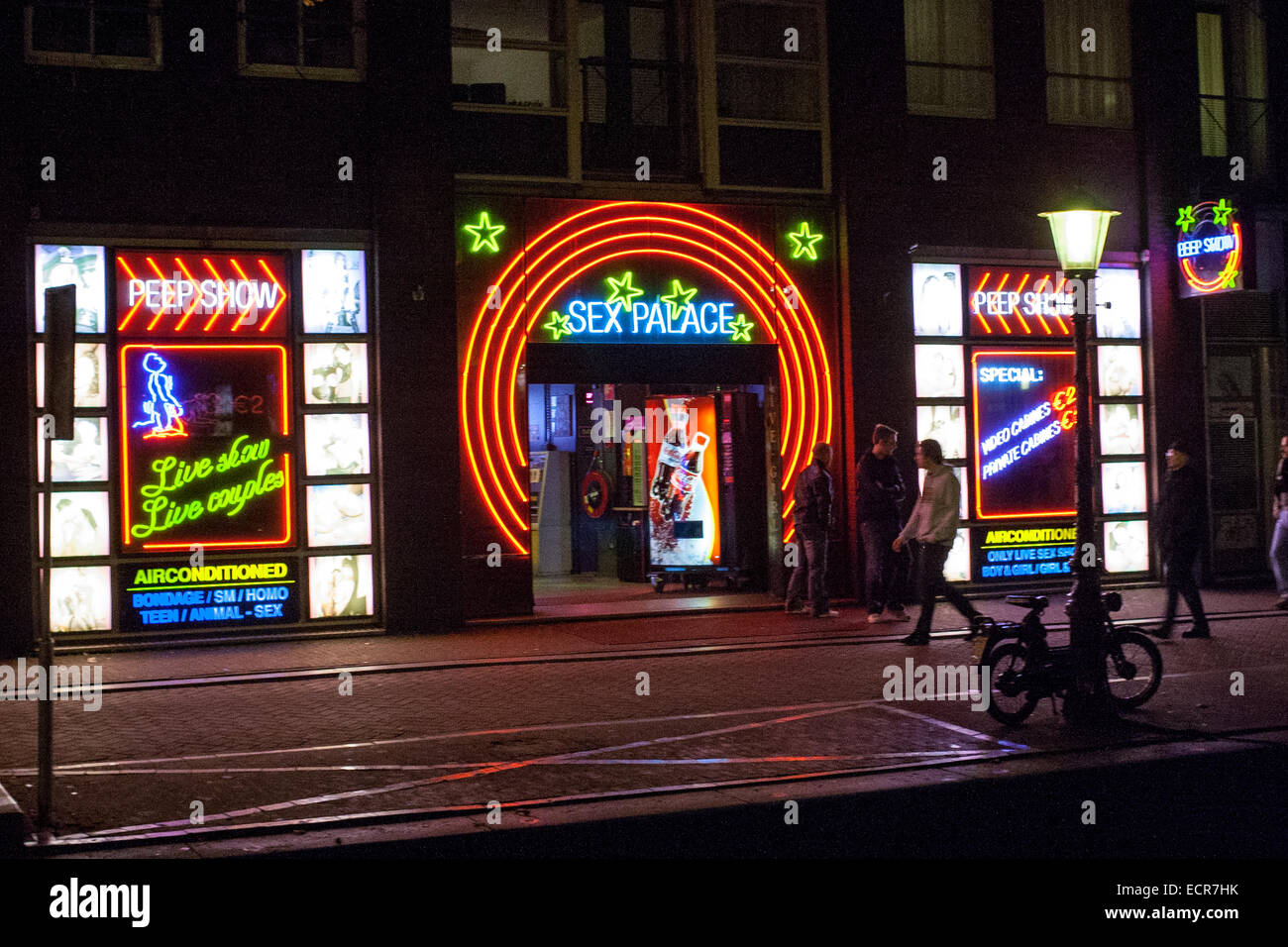 Il Sesso Palace peepshow nel quartiere a luci rosse di Amsterdam Foto stock  - Alamy