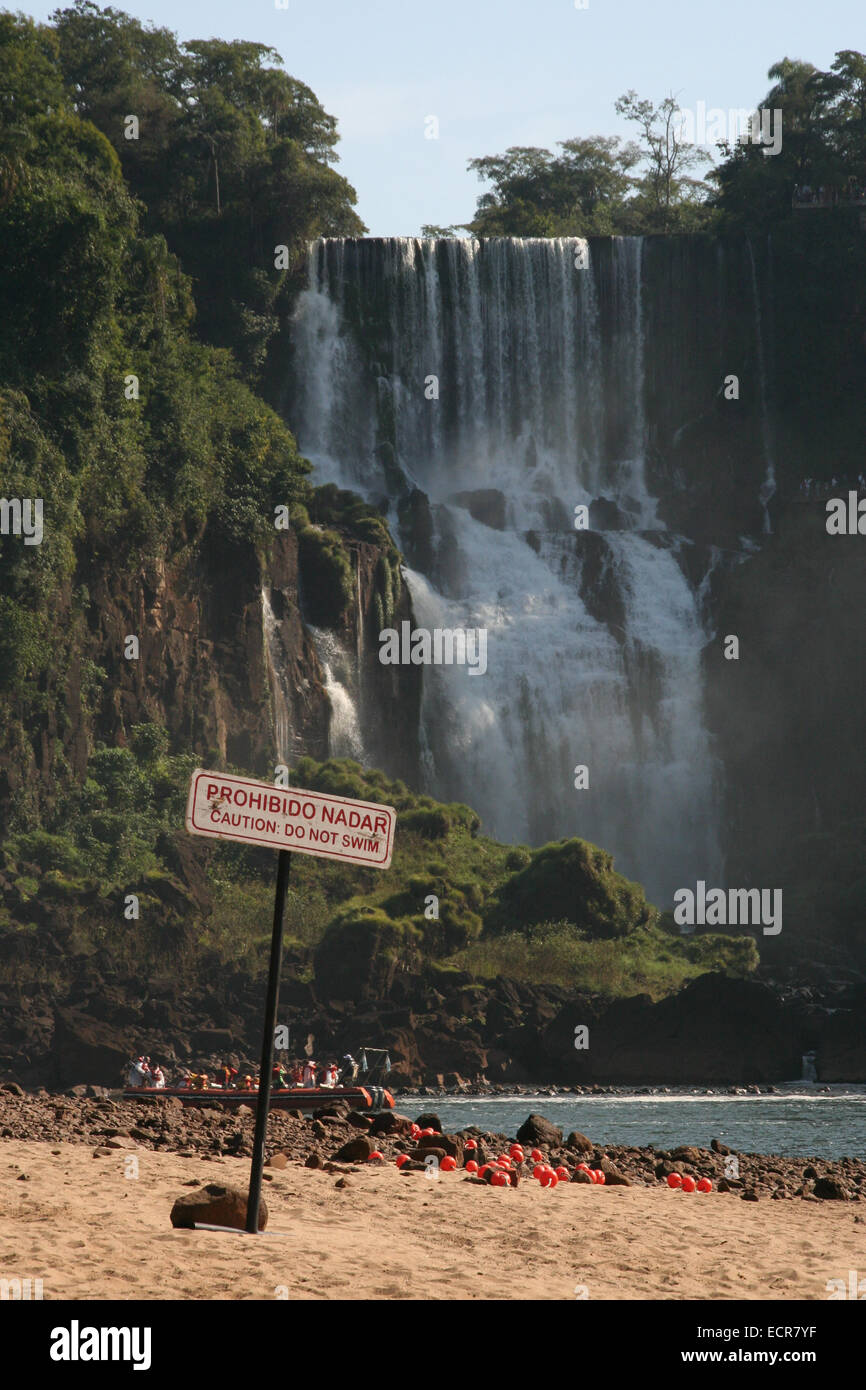 Non nuotare firmare presso le cascate di Iguazu Argentina Brasile Foto Stock