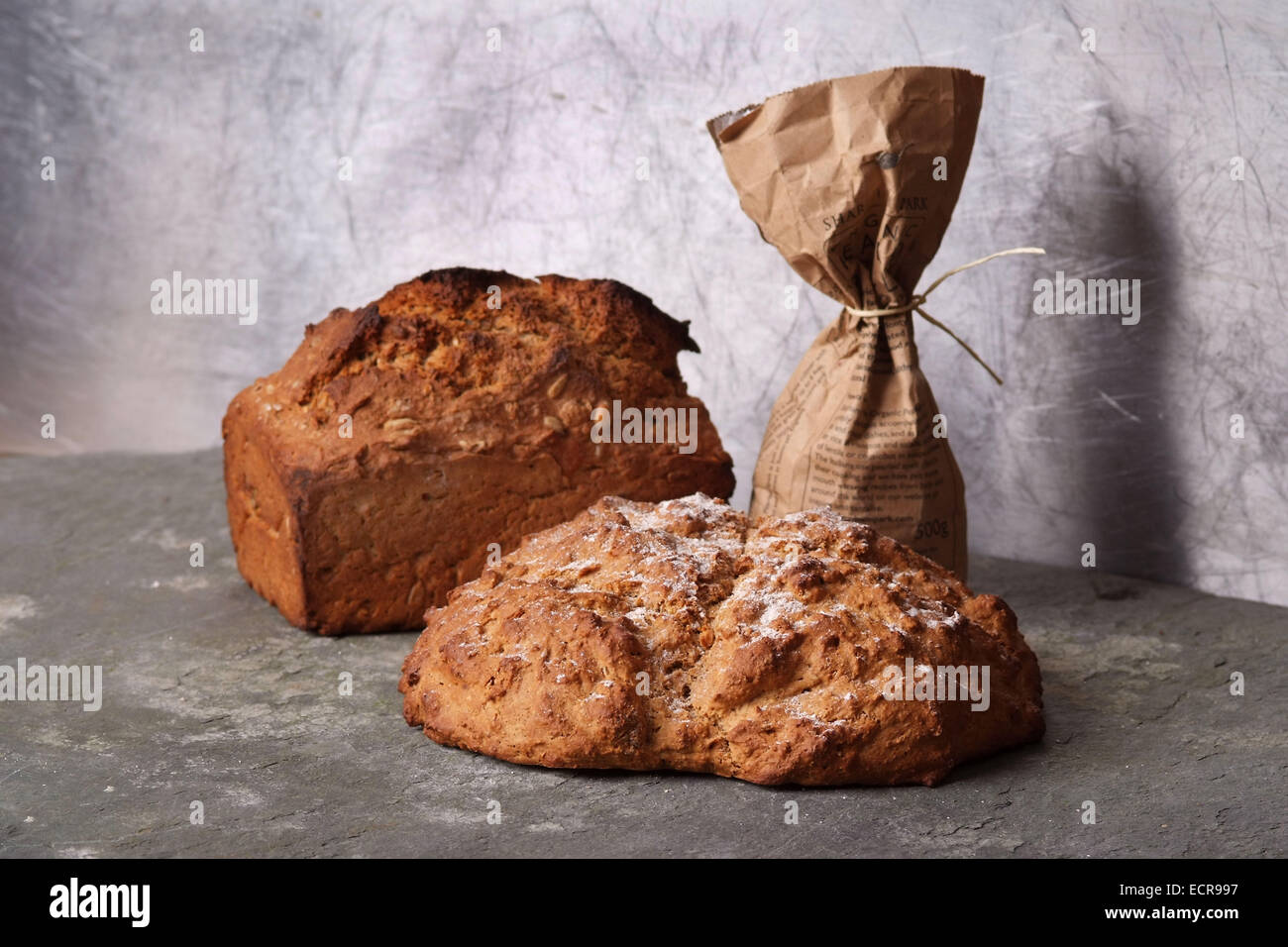 Spelta (raw) cracker di farro, vari tipi di pane e dei prodotti Foto Stock