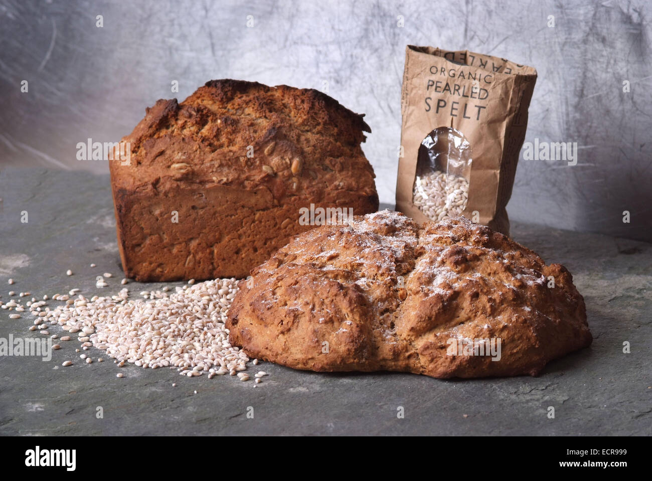 Spelta (raw) cracker di farro, vari tipi di pane e dei prodotti Foto Stock