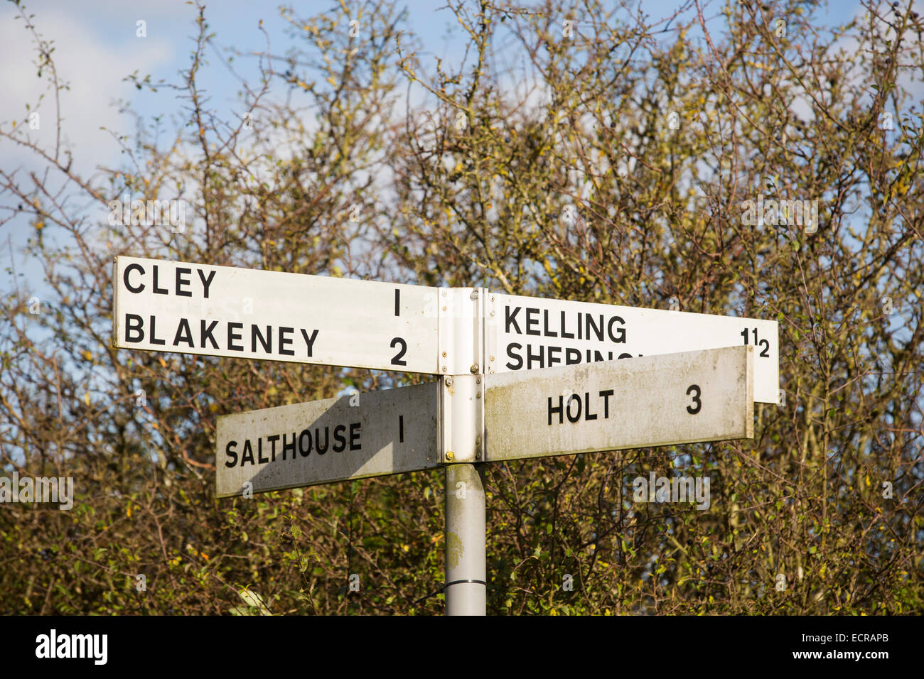 Un cartello stradale su Kelling heath vicino a cley sulla Costa North Norfolk, Regno Unito. Foto Stock