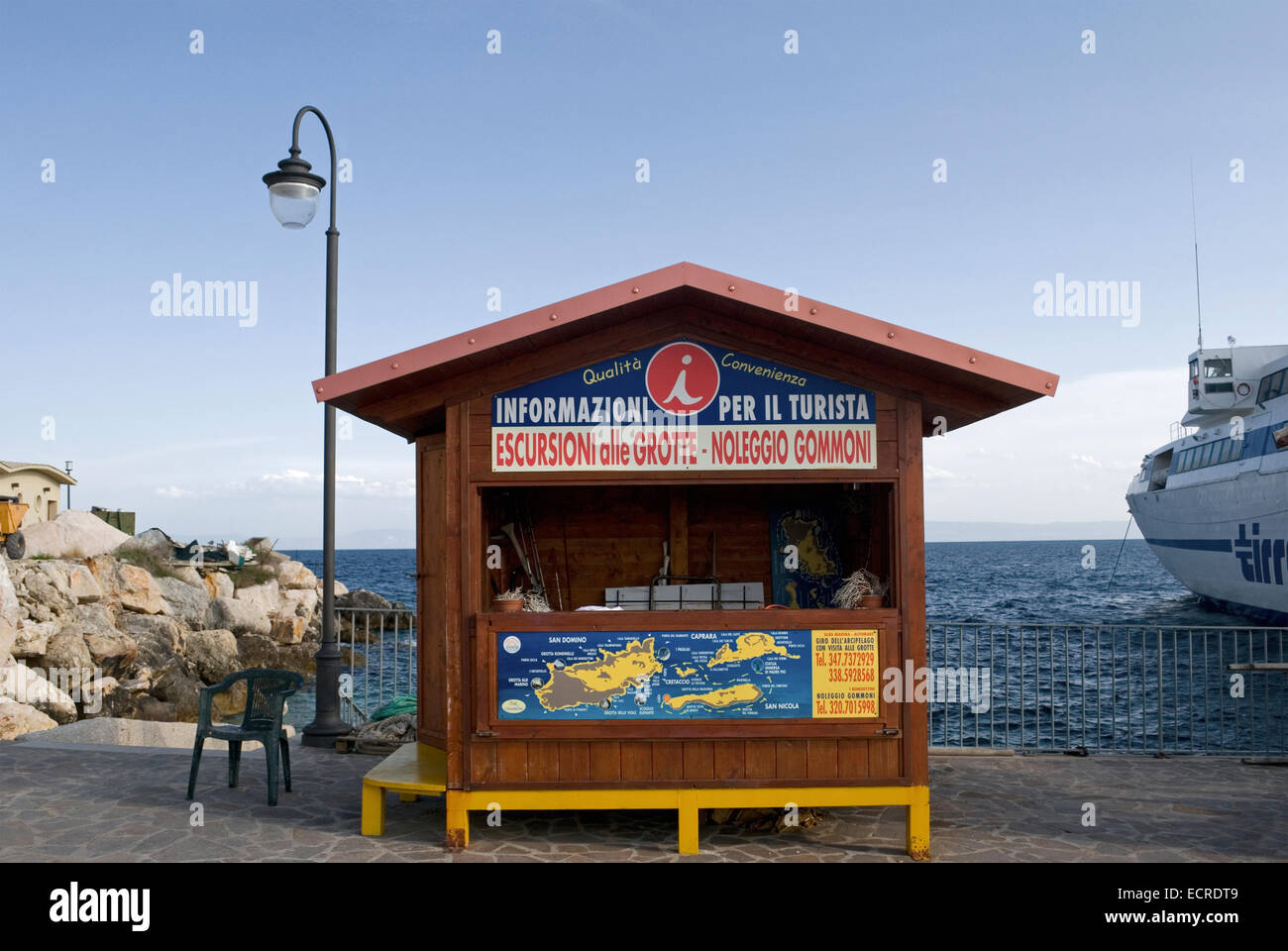Escursioni in battello biglietti booth, San Nicola, Isole Tremiti, Puglia, Italia Foto Stock
