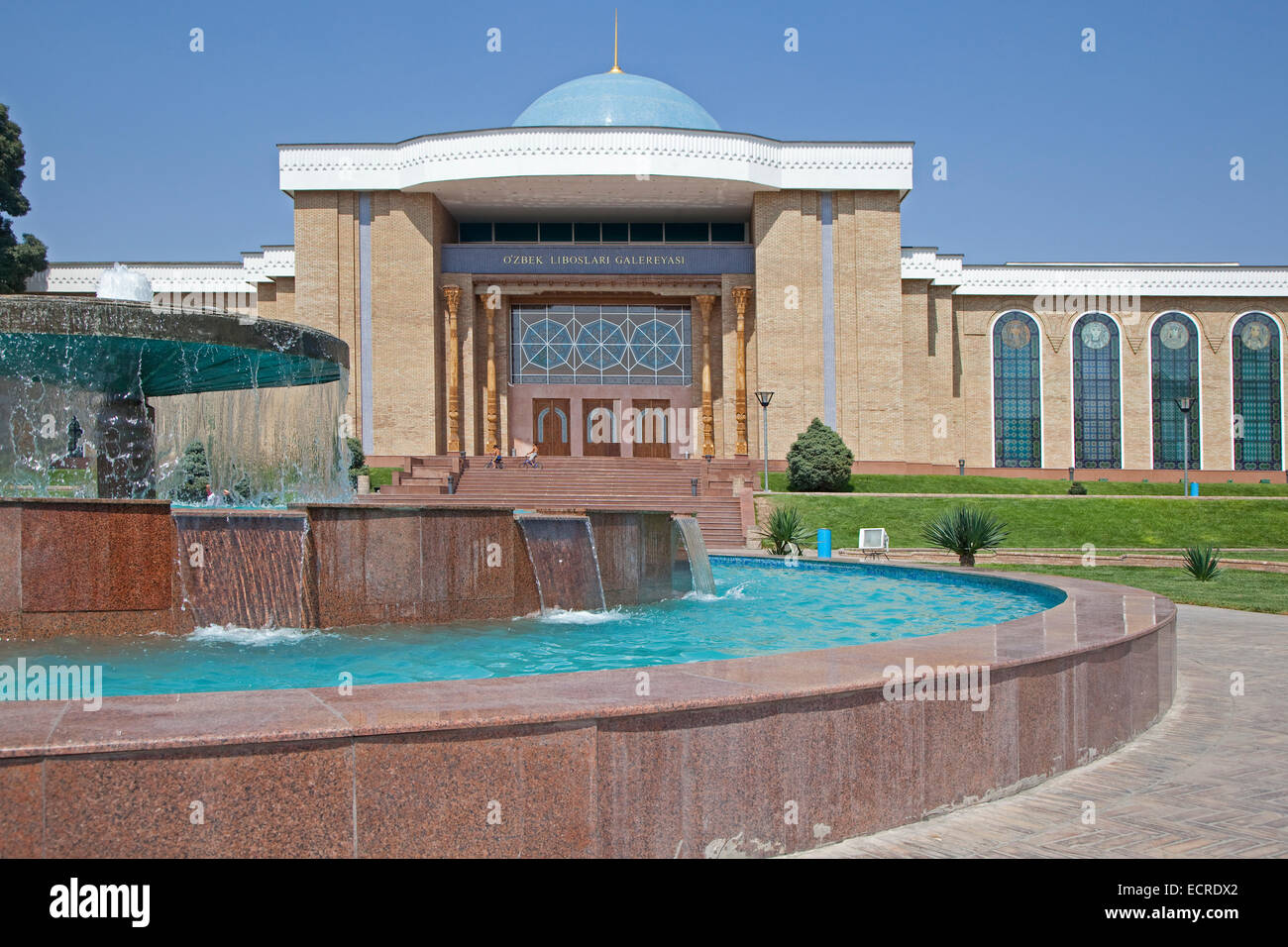 La biblioteca pubblica in stile russo architettura nella capitale Tashkent, Uzbekistan Foto Stock