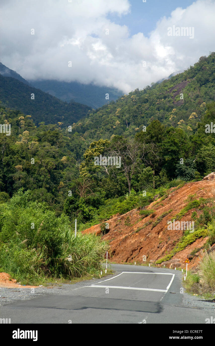 Strada rurale tra da Lat e Nha Trang, Vietnam. Foto Stock