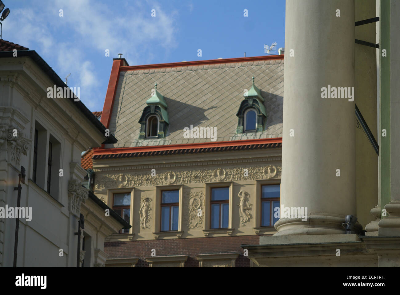 Praga è la capitale e la città più grande della Repubblica ceca. Particolarmente eleganti edifici, i tetti di terracotta, Foto Stock