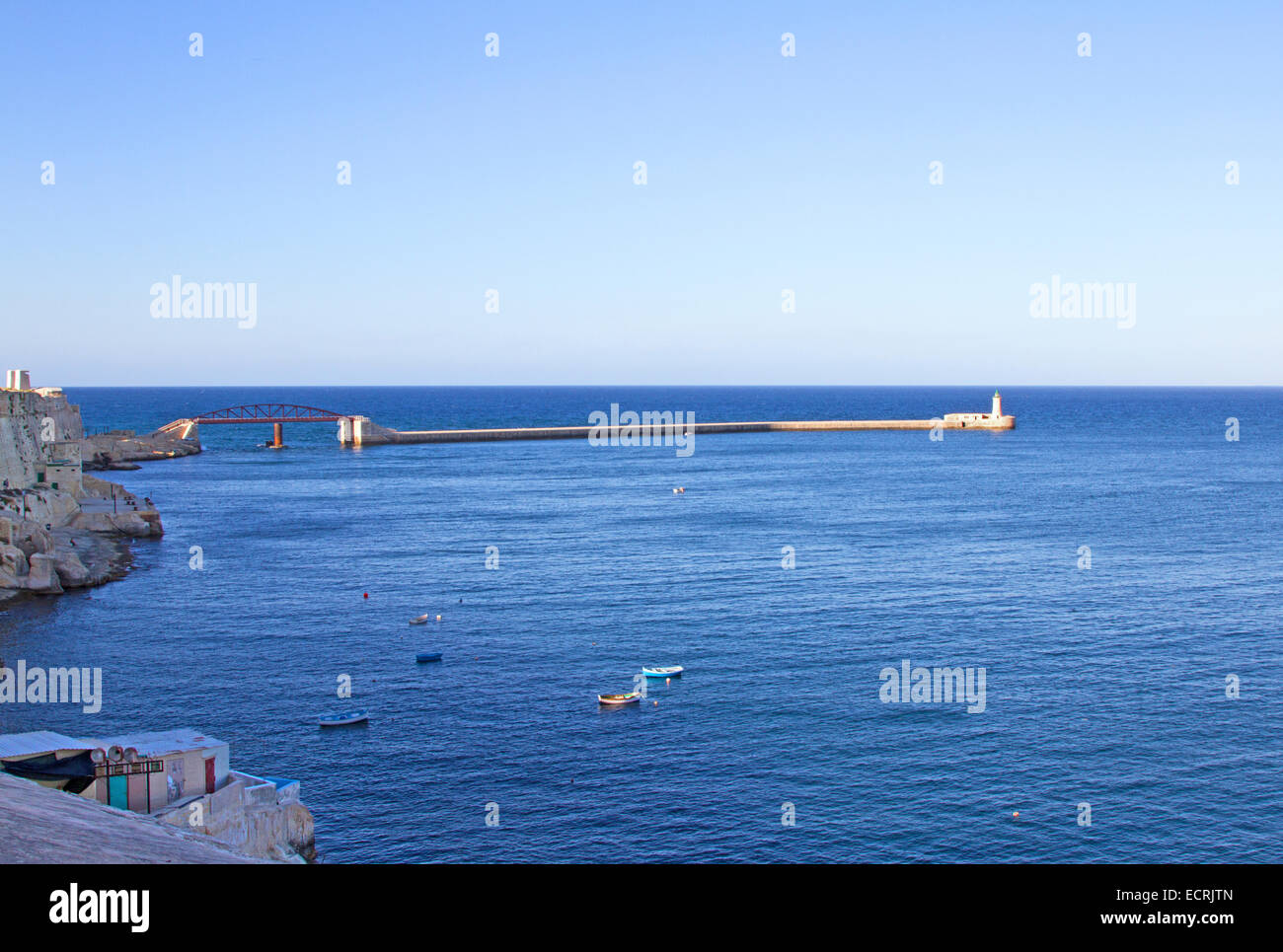 La bocca del Grand Harbour di Malta Valletta mostra St Elmo faro Foto Stock