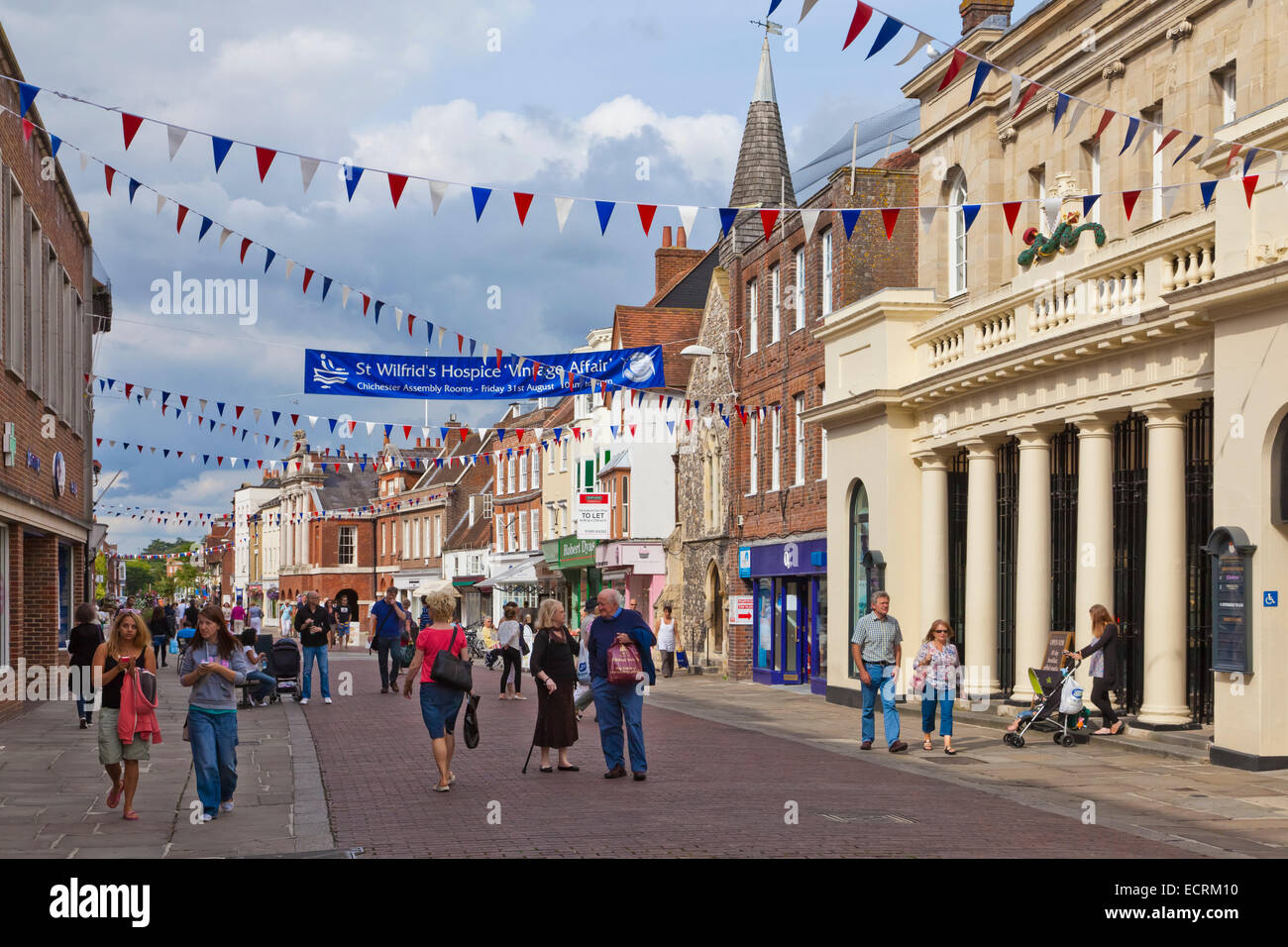 SHOPPING STREET, l'area pedonale, Chichester, Sussex, Inghilterra, Gran Bretagna Foto Stock