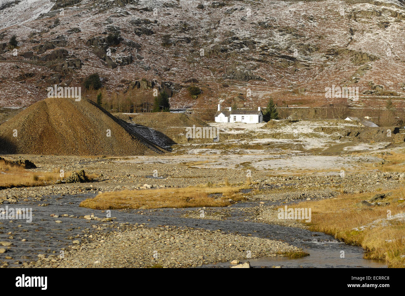 Ostello della gioventù nella miniera di rame abbandonata edifici al piede del Vecchio di Coniston nei monti Pennini, Inghilterra Foto Stock