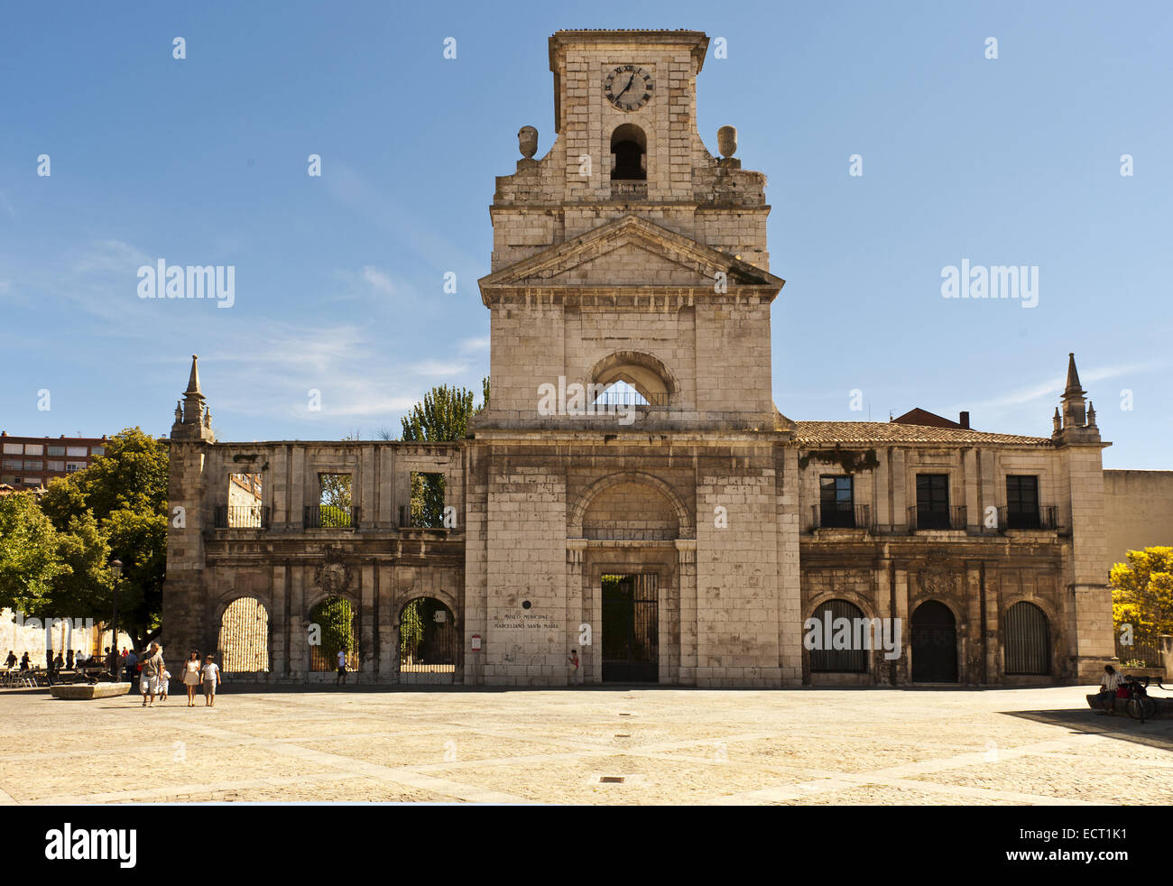 Le rovine del monastero di San Juan o Monasterio de San Juan, ora il Museo Municipale Marceliano Santa María Foto Stock