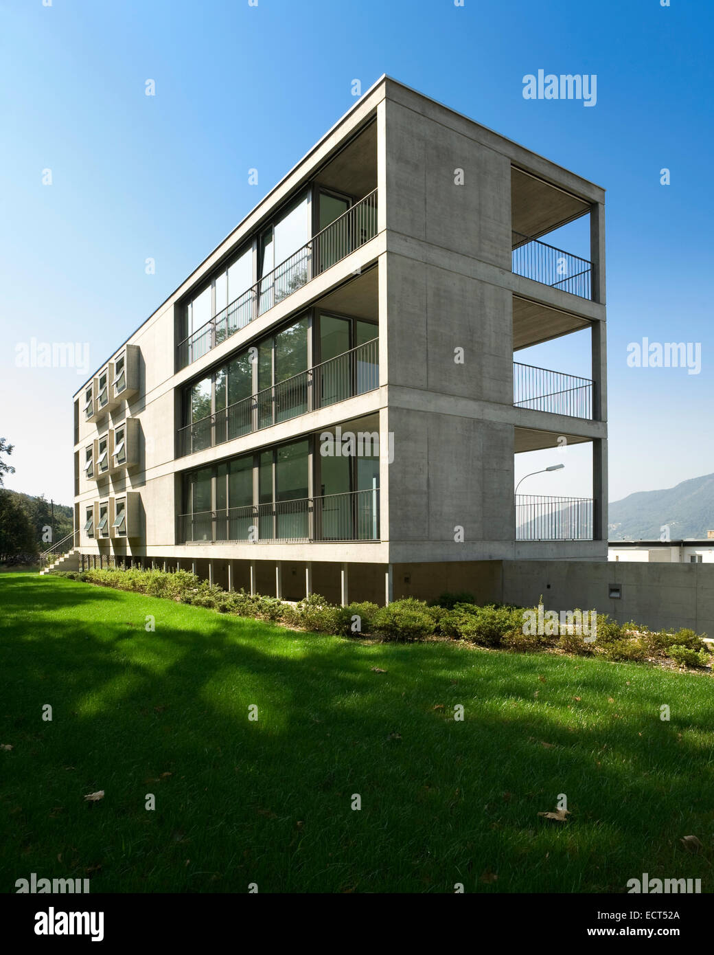 Moderno edificio di cemento esterno Foto Stock
