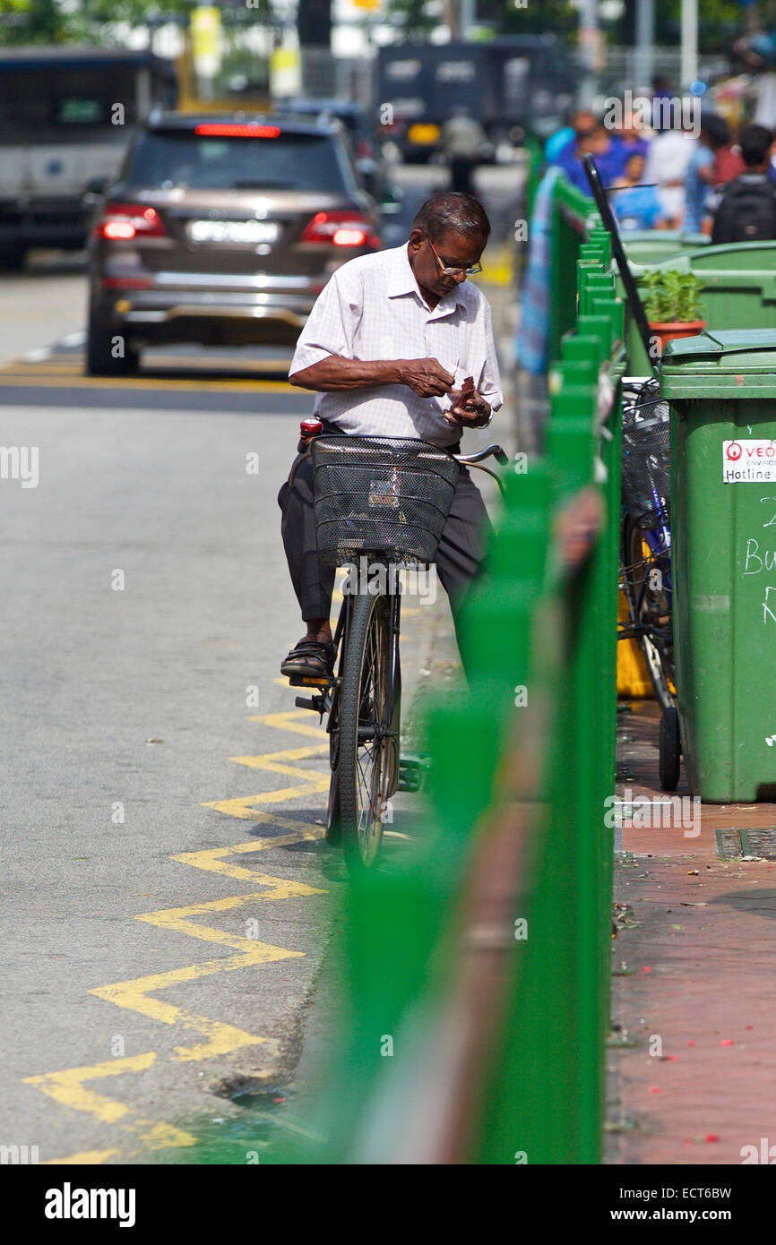 L'arresto in strada, Buffalo Road, Little India di Singapore. Foto Stock