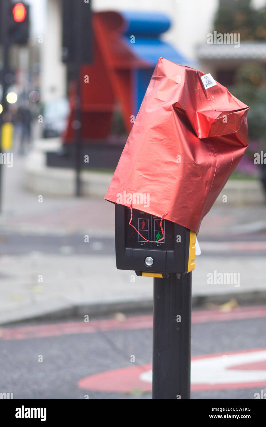 Borsa regalo la copertura di una passeggiata pedonale segno a Londra Foto Stock