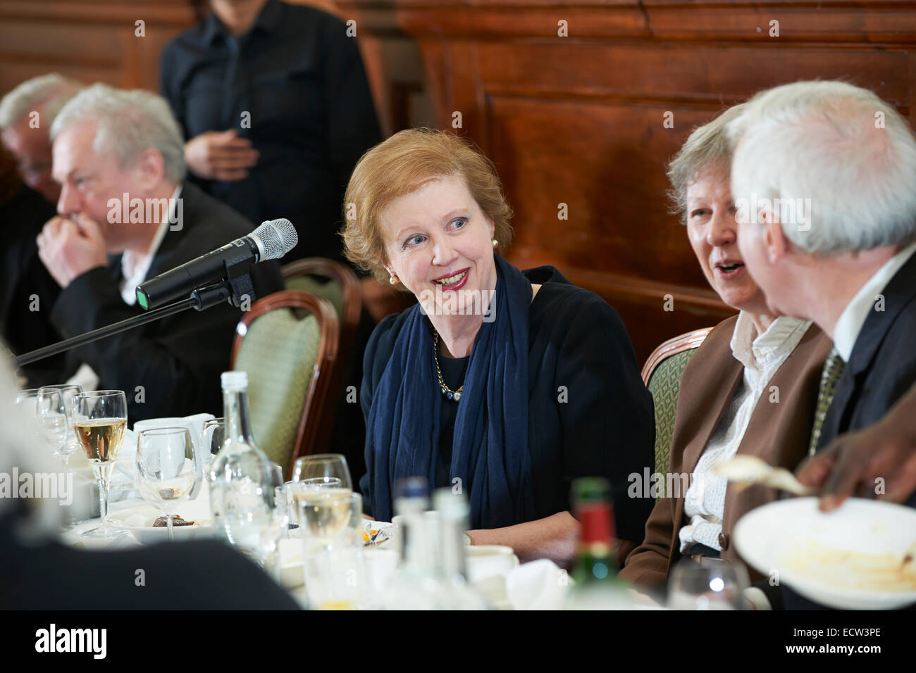 Selina Hastings al oldie pranzo letterario 16-12-14 Foto Stock