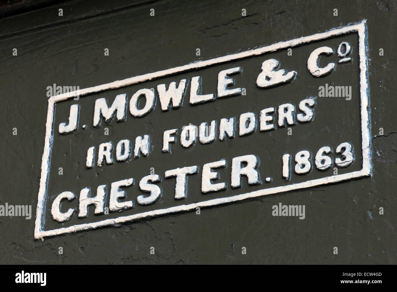 Iron Founders segna J.Mowle & Co Chester 1863 su un ponte sul canale, centro città, Cheshire, Inghilterra, Regno Unito, CH1 Foto Stock