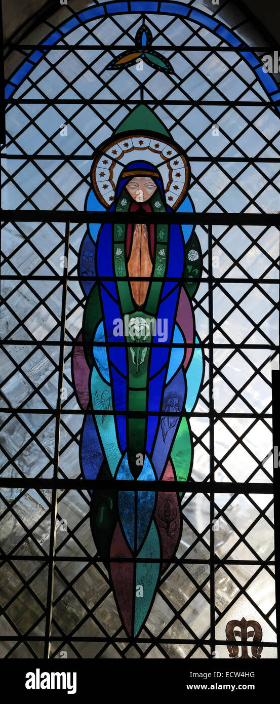 Millennium Stained Glass Window, St Marys Church Ardley, con la parrocchia civile di Fewcott, Oxfordshire, Inghilterra, Regno Unito Foto Stock