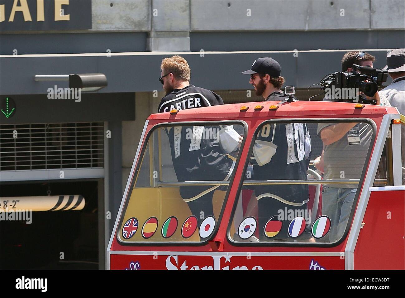 Los Angeles Kings campionato parade di L. A. come i membri sono in distinti starline autobus e auto attraverso l'area del centro cittadino con: Los Angeles Kings dove: Los Angeles, California, Stati Uniti quando: 17 Giu 2014 Foto Stock
