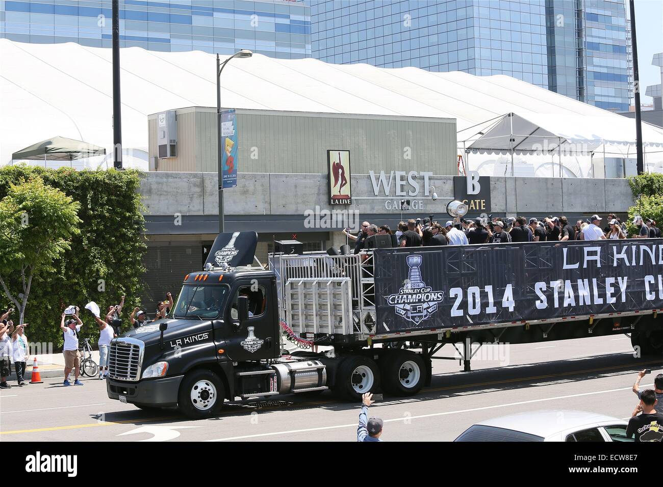 Los Angeles Kings campionato parade di L. A. come i membri sono in distinti starline autobus e auto attraverso l'area del centro cittadino con: Los Angeles Kings dove: Los Angeles, California, Stati Uniti quando: 17 Giu 2014 Foto Stock