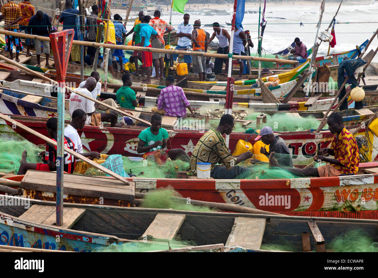 Winneba Harbour, il villaggio di pescatori affacciato sul Golfo di Guinea, nei pressi di Accra, Ghana, Africa Foto Stock