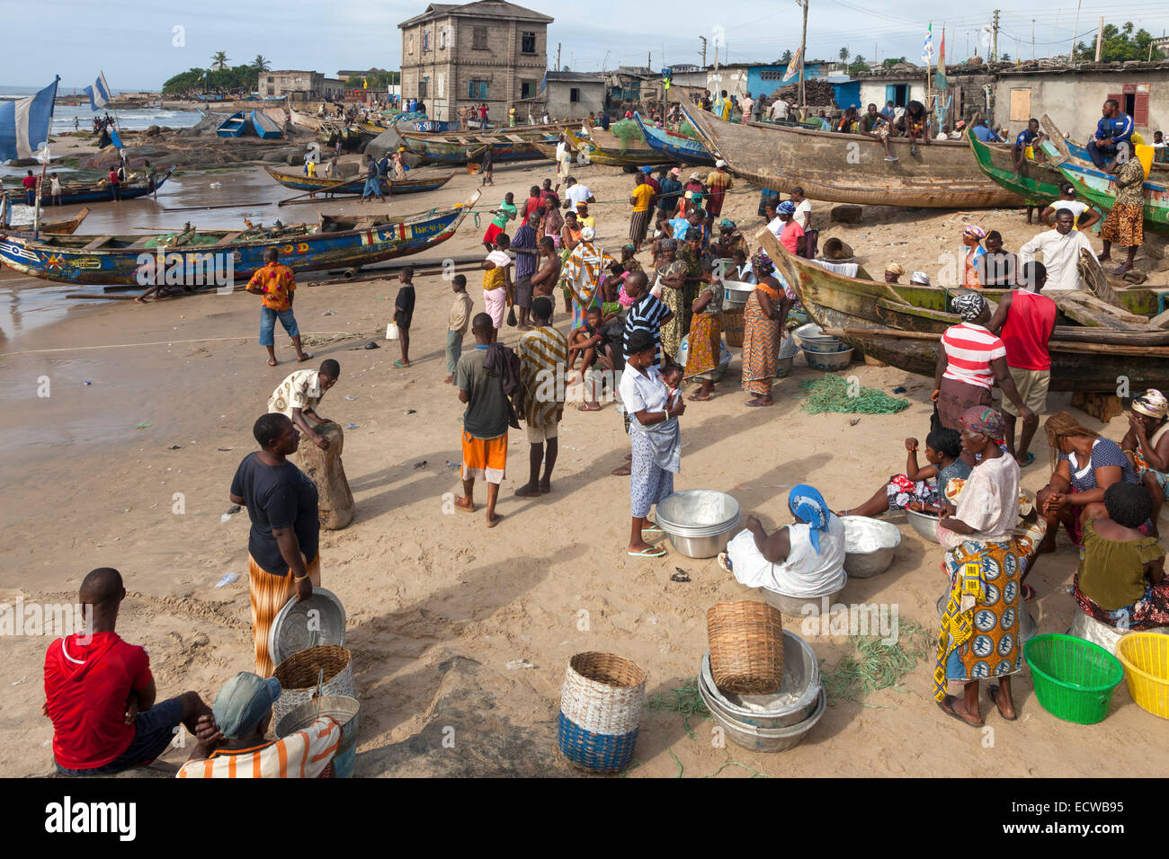 Winneba, villaggio di pescatori affacciato sul Golfo di Guinea, nei pressi di Accra, Ghana, Africa Foto Stock