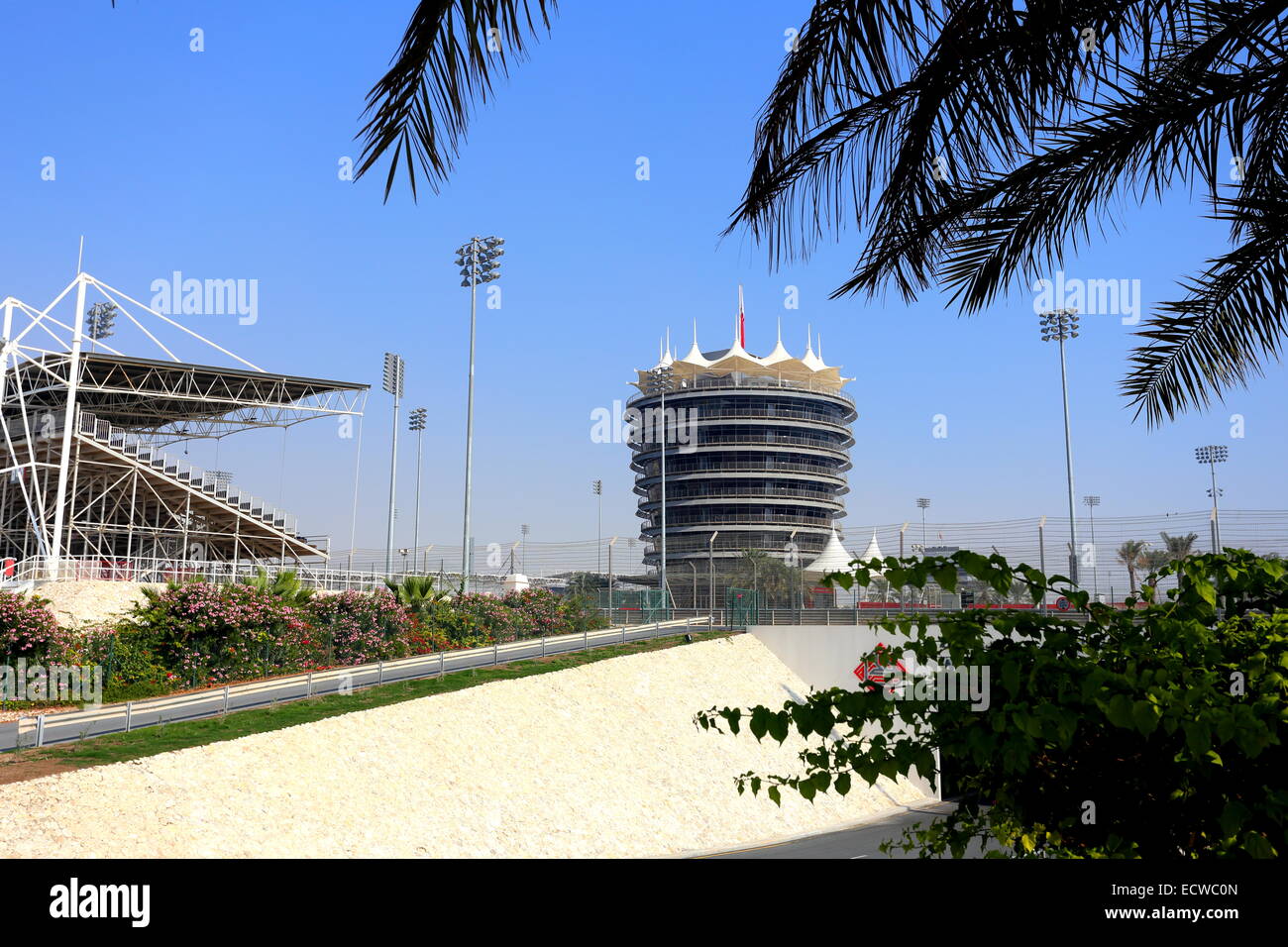 Torre di VIP e stand presso il circuito di Formula 1, Sakhir, Regno del Bahrein Foto Stock