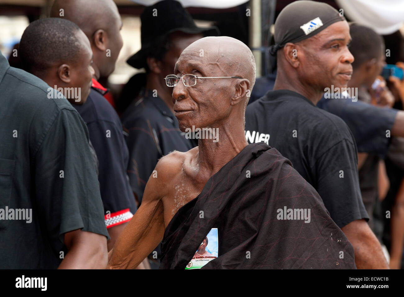 I leader tribali alla cerimonia funebre, Cape Coast, in Ghana, Africa Foto Stock