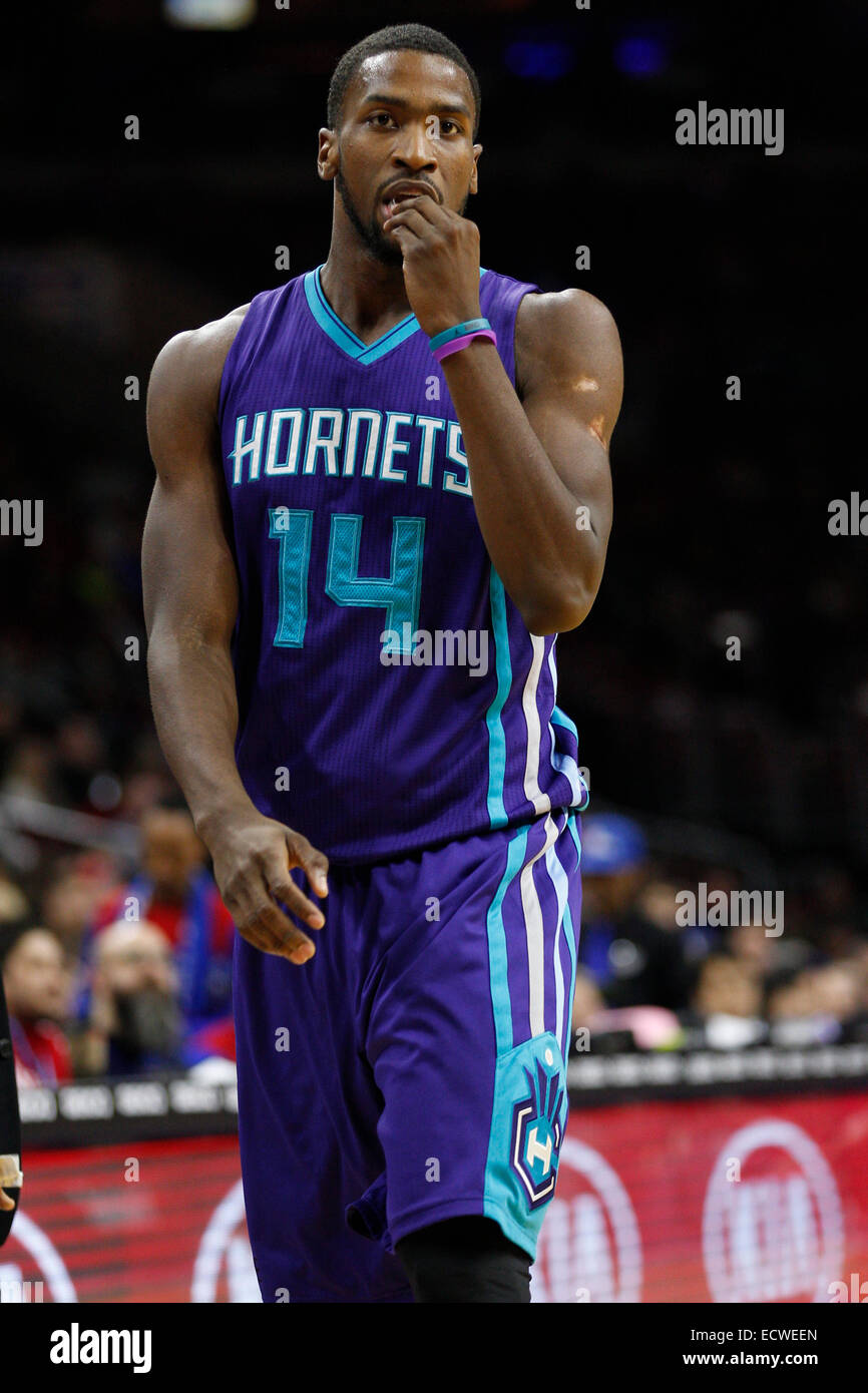 Dicembre 19, 2014: Charlotte Hornets avanti Michael Kidd-Gilchrist (14) in azione durante il gioco NBA tra Charlotte Hornets e la Philadelphia 76ers presso la Wells Fargo Center di Philadelphia, Pennsylvania. La Charlotte Hornets ha vinto 109-91. Foto Stock