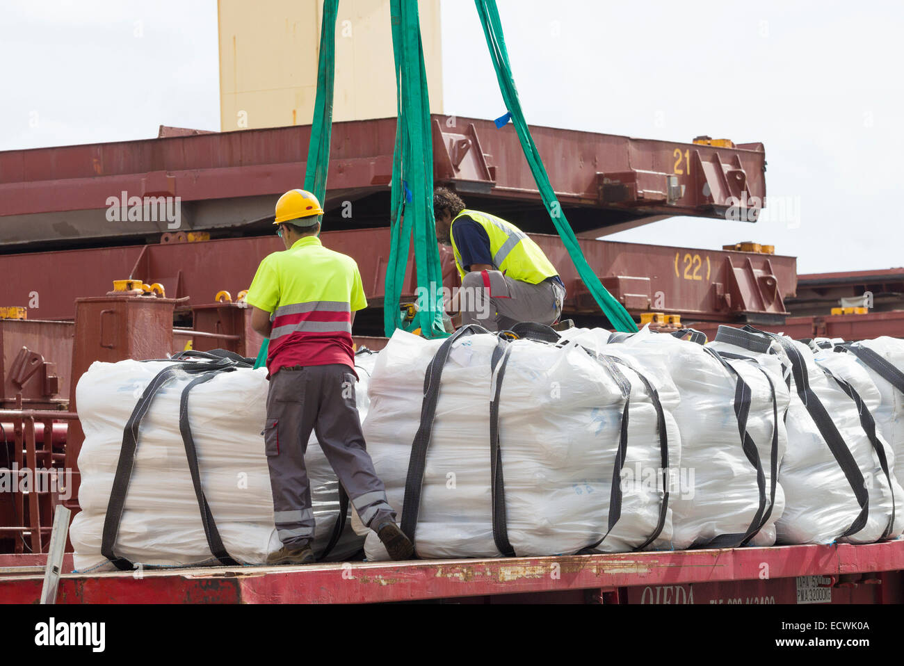 Il riso del PAM destinato all'Africa viene caricato sulla nave nel porto di Las Palmas dall'UNHCR, negozio di risposta umanitaria delle Nazioni Unite a Gran Canaria Foto Stock