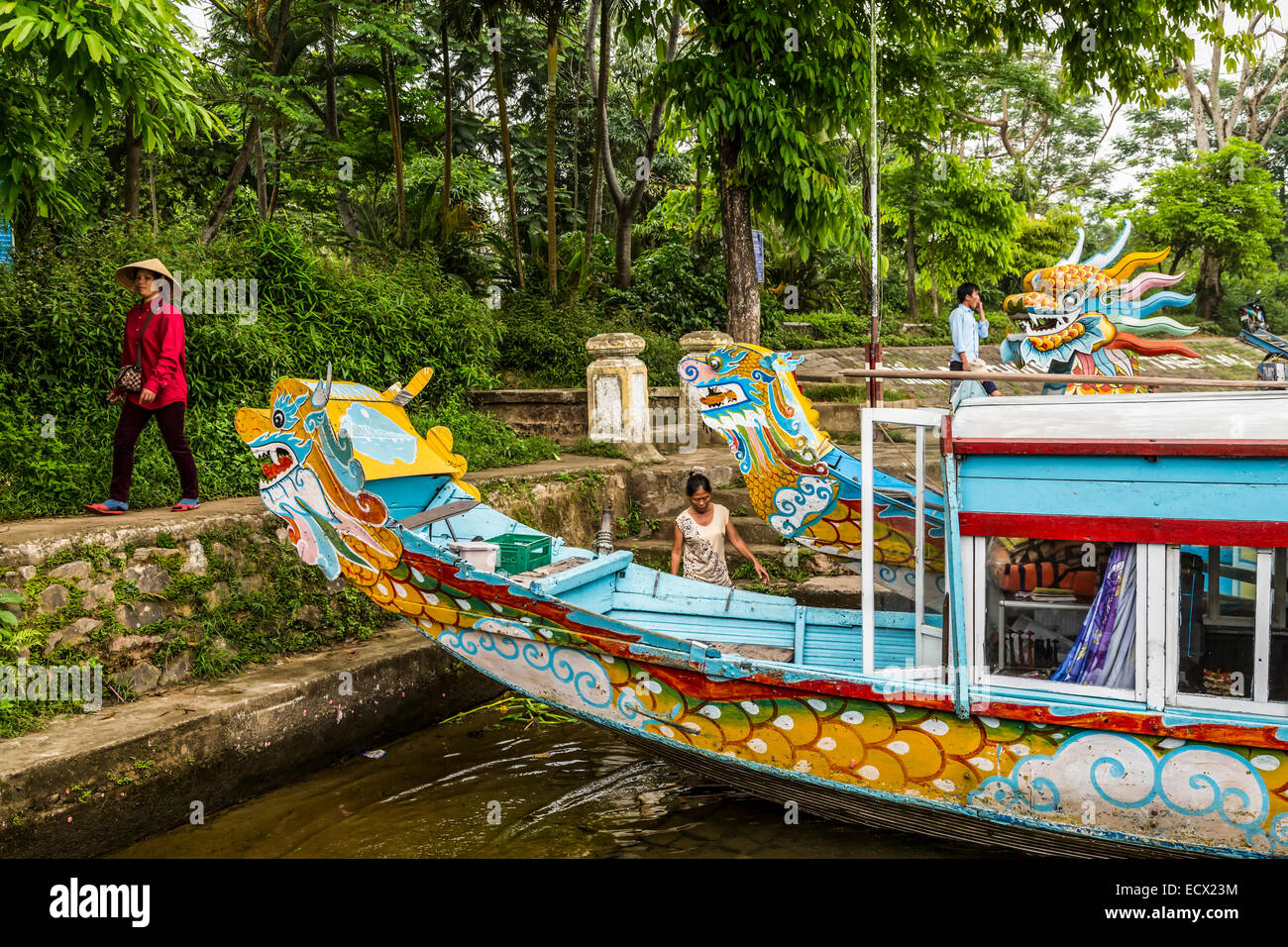 Tour barche con teste lungo il Fiume Perfume vicino a tonalità, Vietnam, in Asia. Foto Stock