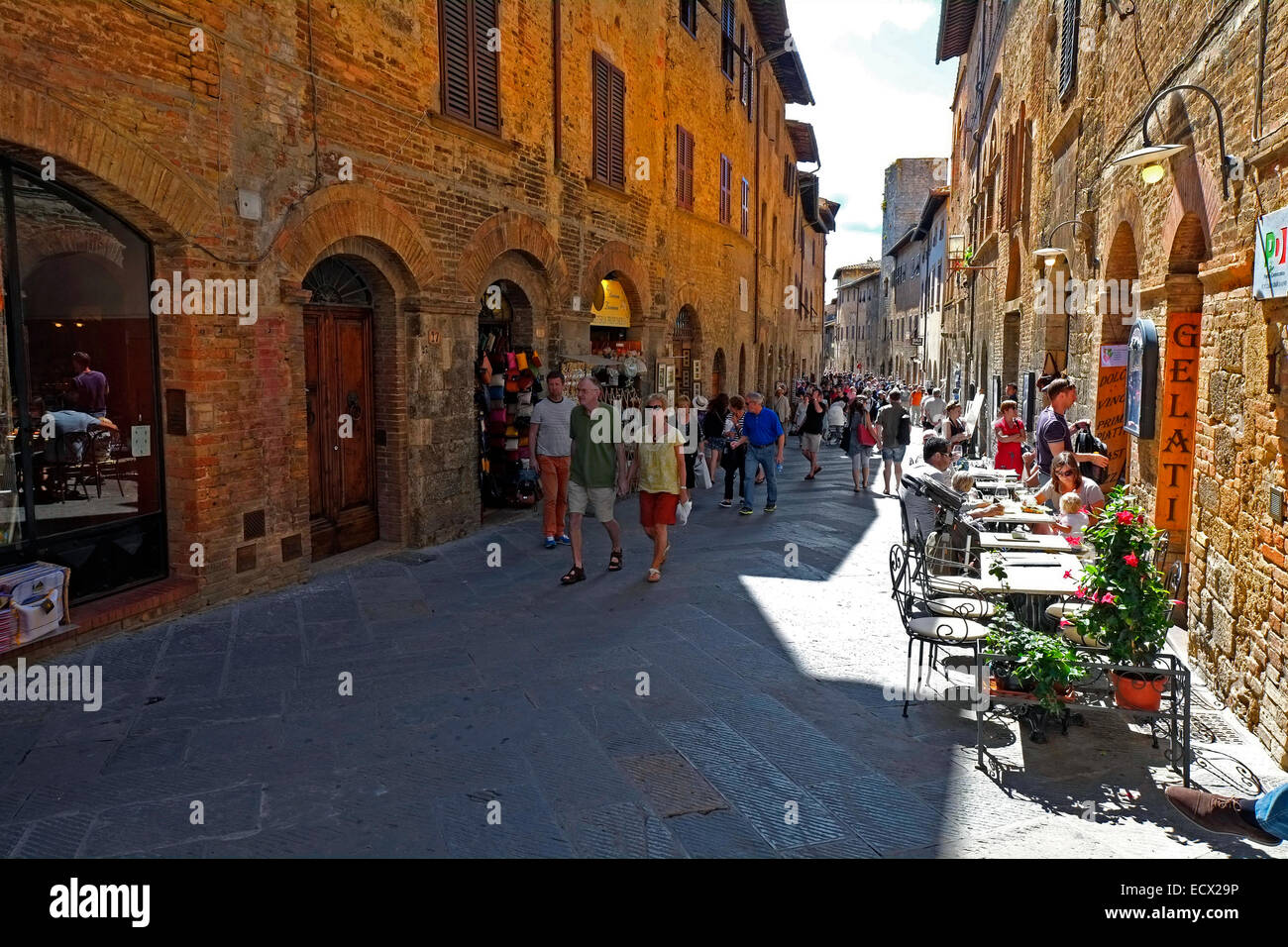 Outdoor Cafe San Gimignano Toscana Italia EU Europe Foto Stock