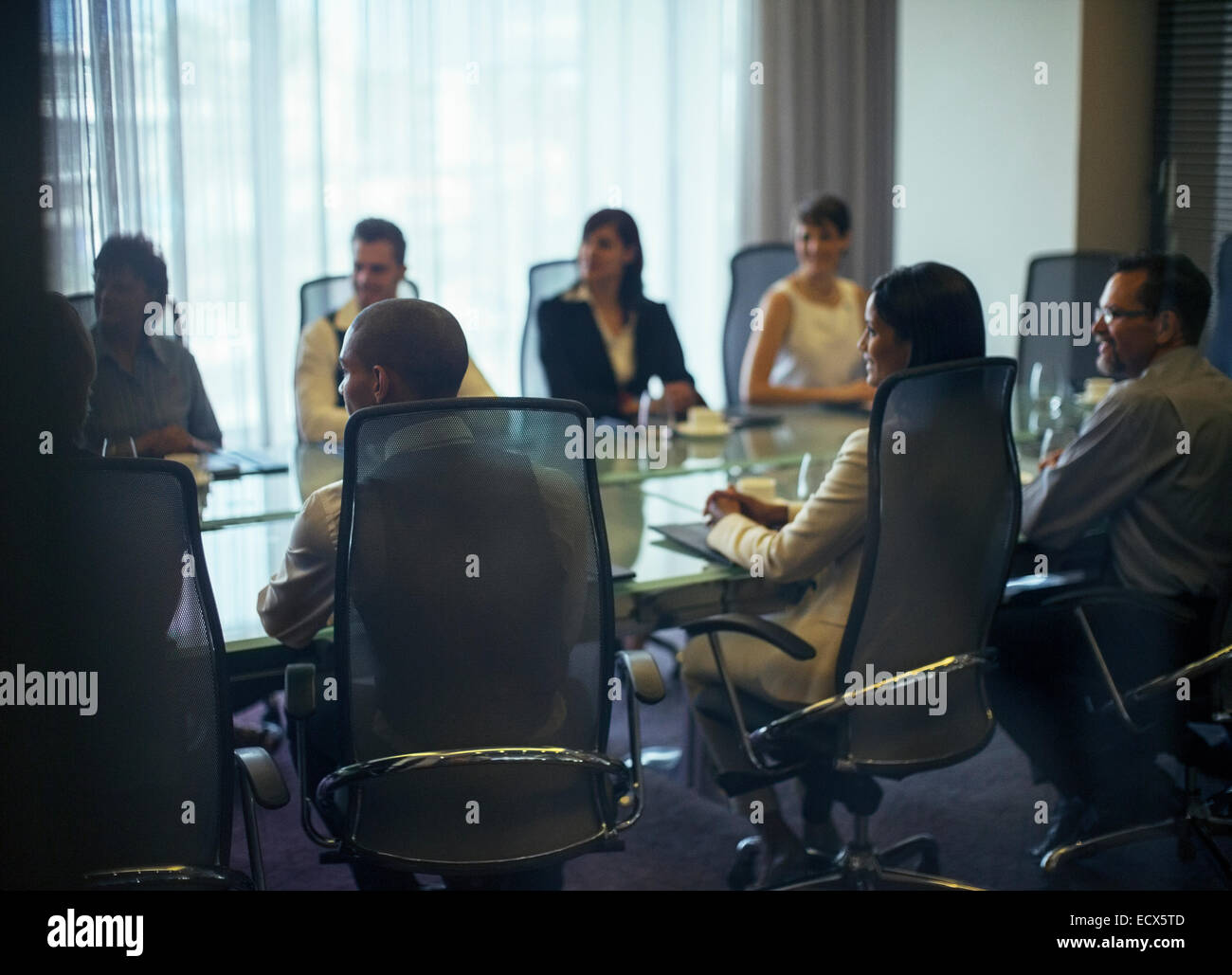 La gente di affari che partecipano alla riunione nella sala conferenze Foto Stock