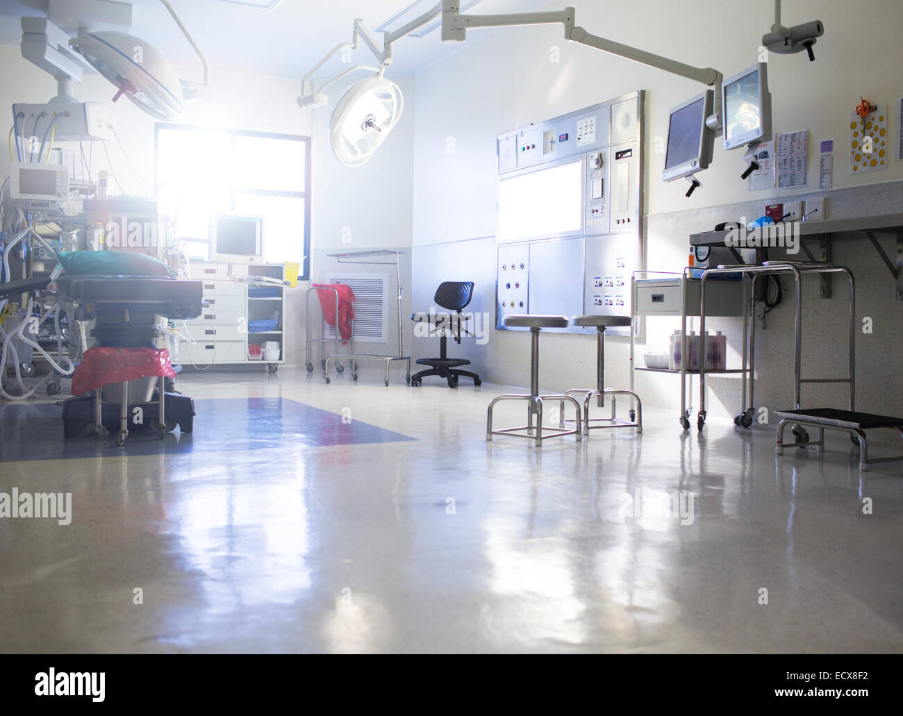 Attrezzature mediche in sala operatoria Foto Stock