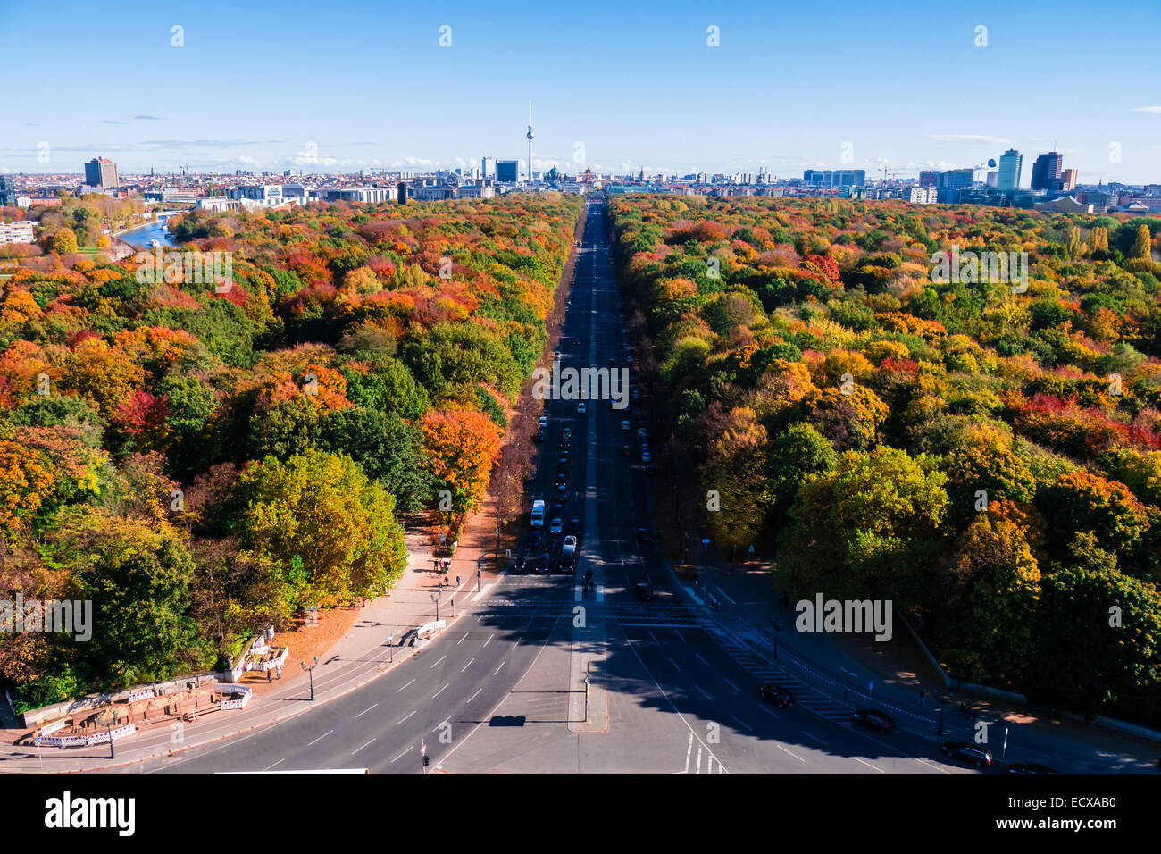 Berlino vista panoramica in autunno, visualizzare al vicolo al BRANDENBURGER TOR Foto Stock