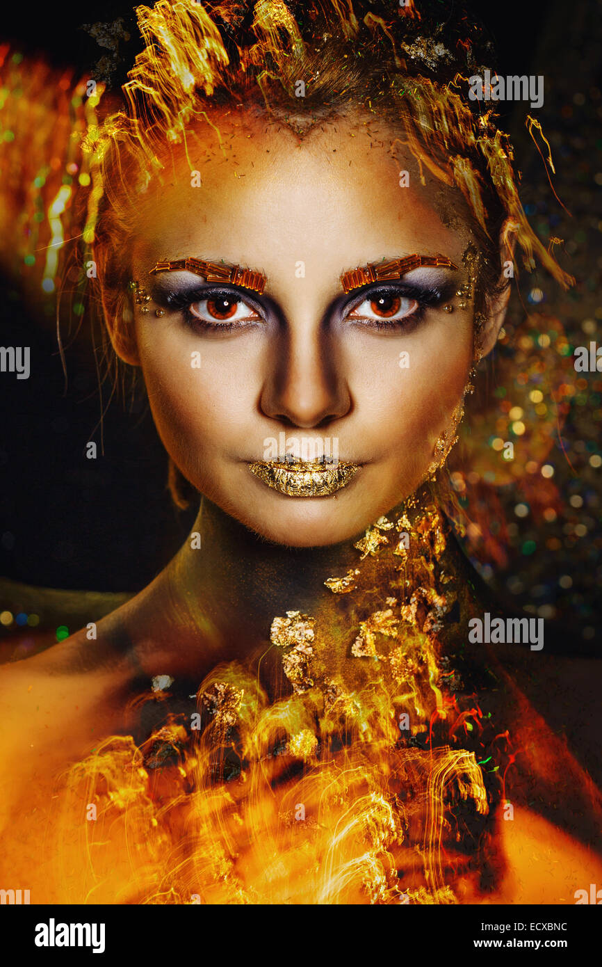 Donna con golden make-up Foto Stock